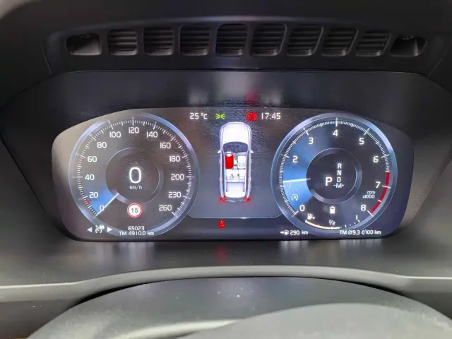 Volvo XC90 — Фото автомобиля 19