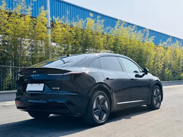 Onvo L60 — Фото автомобиля 6