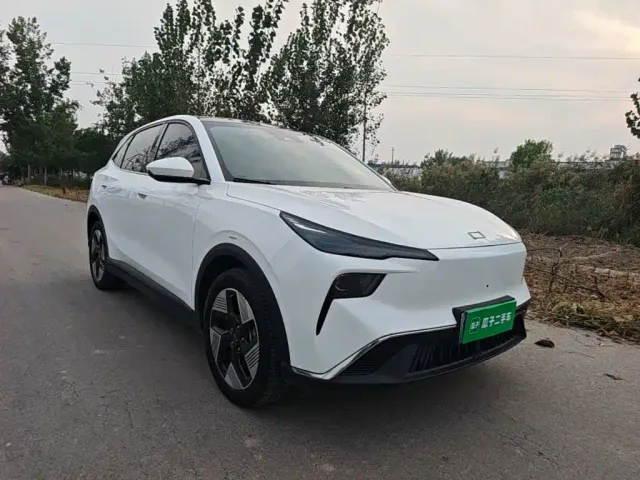 Besturn Yueyi 03 2025 565km Ultimate Edition — Фото автомобиля 3
