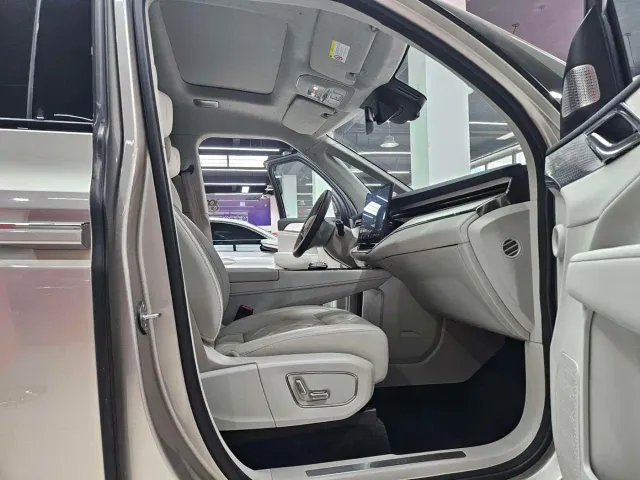 Volvo Volvo EM90 2025 Ultra Six-Seater — Фото автомобиля 22