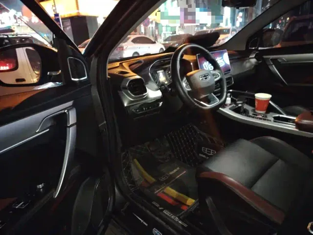 Geely Binyue — Фото автомобиля 12