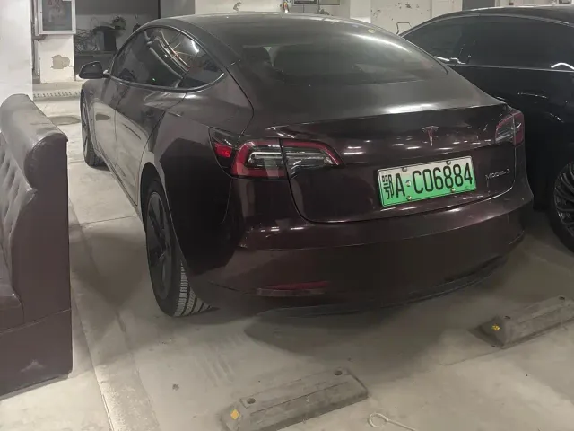 Tesla Model 3 — Фото автомобиля 4