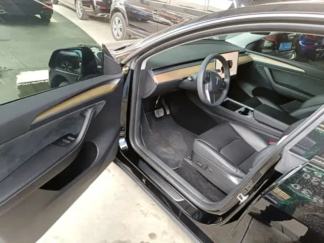 Tesla Model Y — Фото автомобиля 15