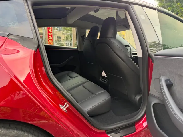 Tesla Model 3 — Фото автомобиля 16