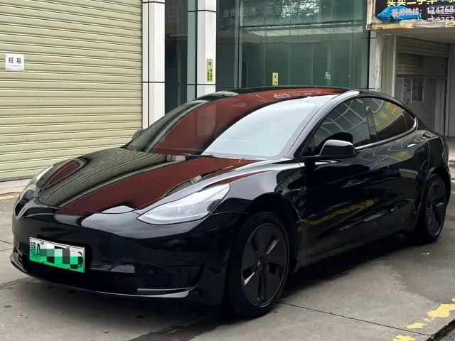 Tesla Model 3 — Фото автомобиля 3