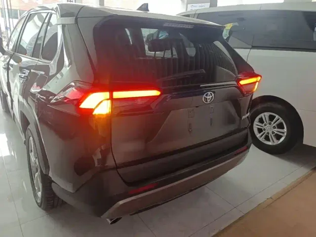 Toyota RAV4 — Фото автомобиля 5