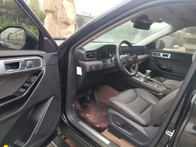 Ford Explorer — Фото автомобиля 13