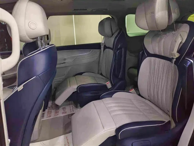 Roewe iMAX8 — Фото автомобиля 5