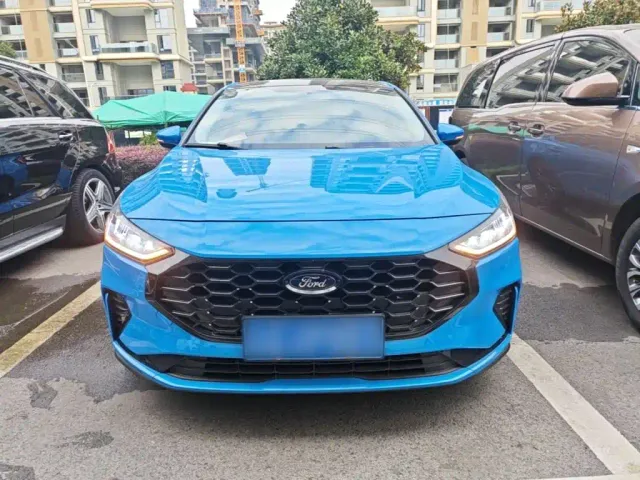 Ford Focus — Фото автомобиля 2