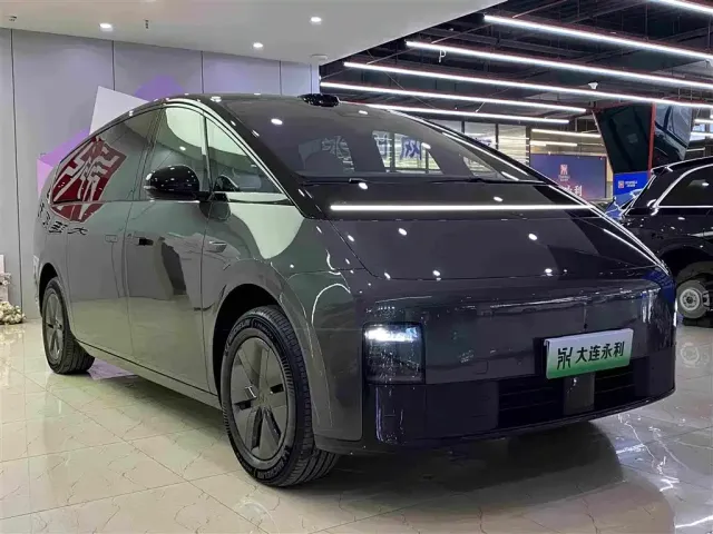 Li Auto MEGA — Фото автомобиля 3