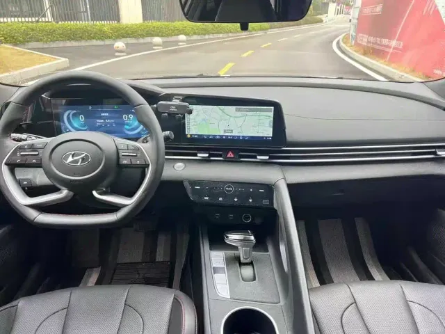 Hyundai Elantra — Фото автомобиля 5