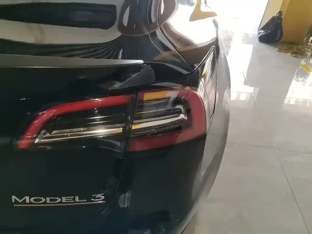 Tesla Model 3 — Фото автомобиля 7
