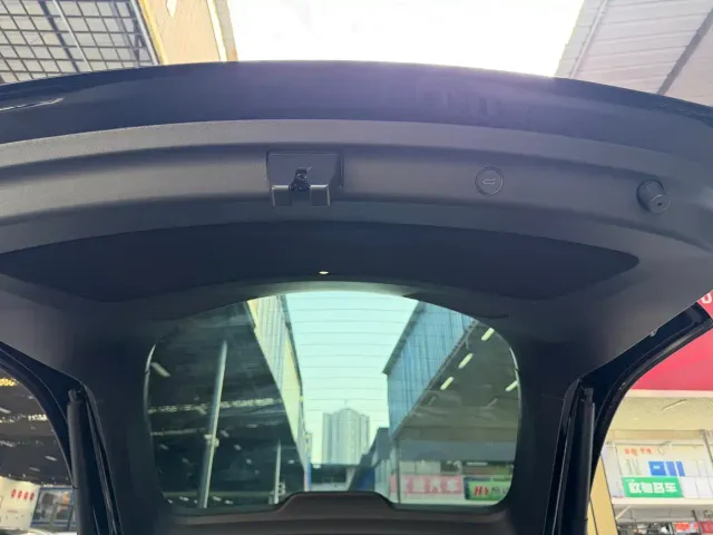 Tesla Model Y — Фото автомобиля 26