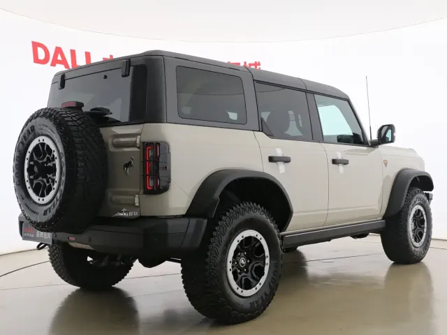 Ford Bronco — Фото автомобиля 12