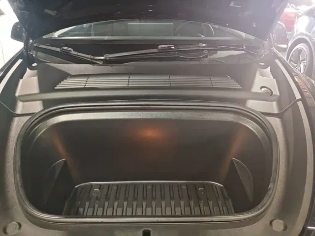 Tesla Model Y — Фото автомобиля 19