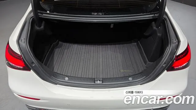 Mercedes-Benz E-Class — Фото автомобиля 13
