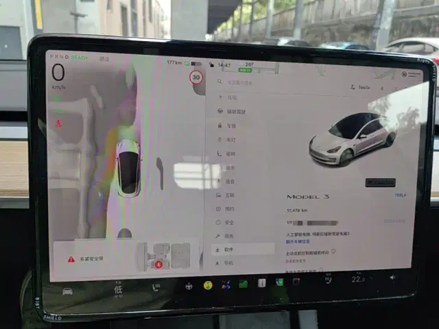 Tesla Model 3 — Фото автомобиля 11