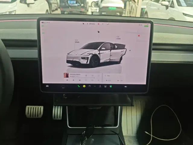 Tesla Model Y — Фото автомобиля 12