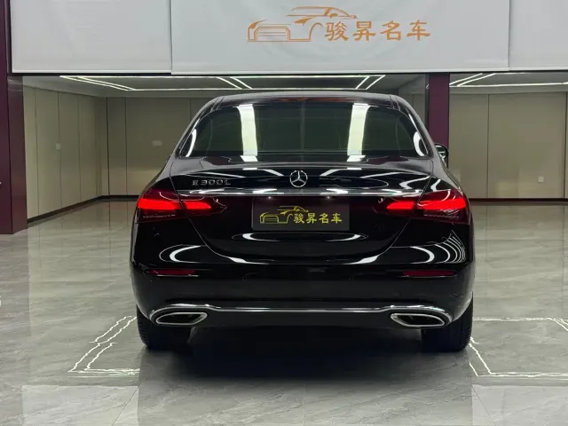 Mercedes-Benz E-Class — Фото автомобиля 6