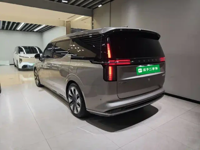 Volvo EM90 — Фото автомобиля 4