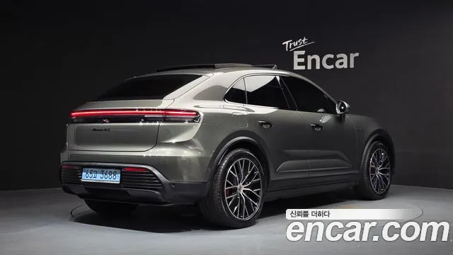 Porsche Macan Electric — Фото автомобиля 2