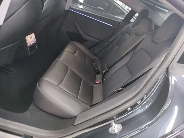 Tesla Model 3 — Фото автомобиля 16