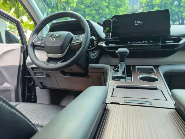 Toyota Sienna — Фото автомобиля 18