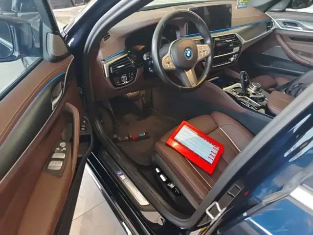 BMW 5 Series — Фото автомобиля 10