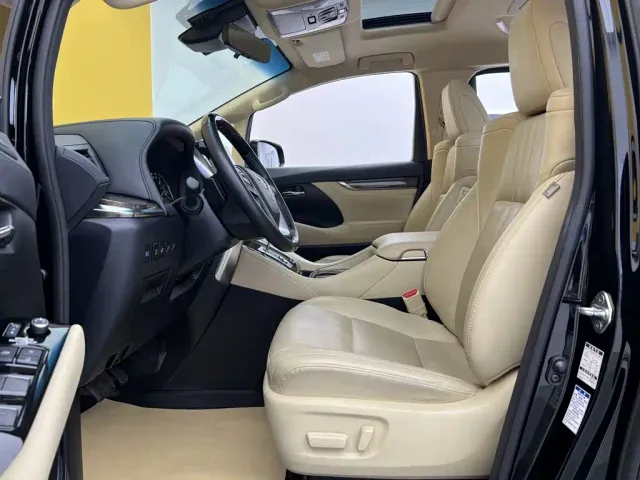 Toyota Alphard — Фото автомобиля 10