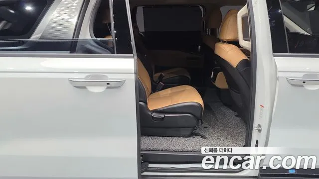 Kia Carnival Generation 4 — Фото автомобиля 12