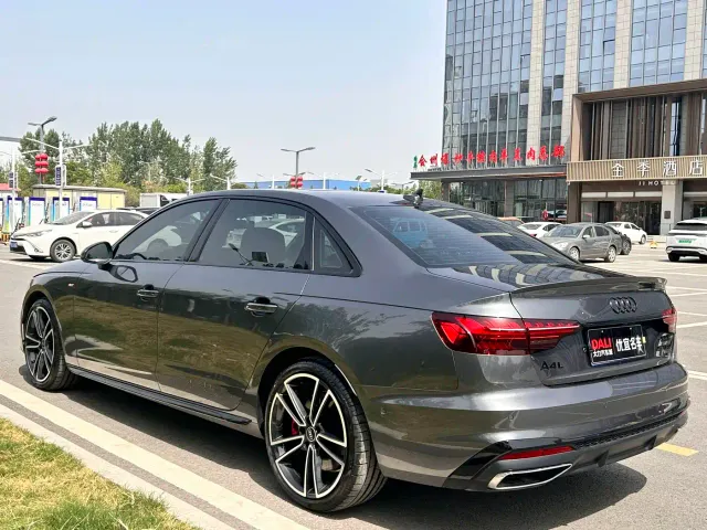 Audi A4L — Фото автомобиля 14