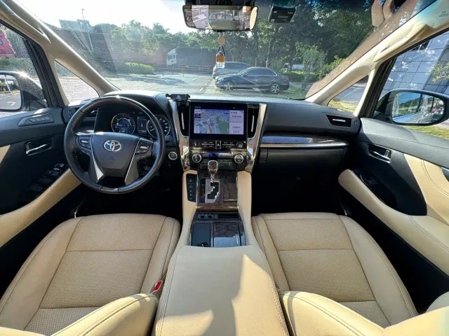 Toyota Alphard — Фото автомобиля 8
