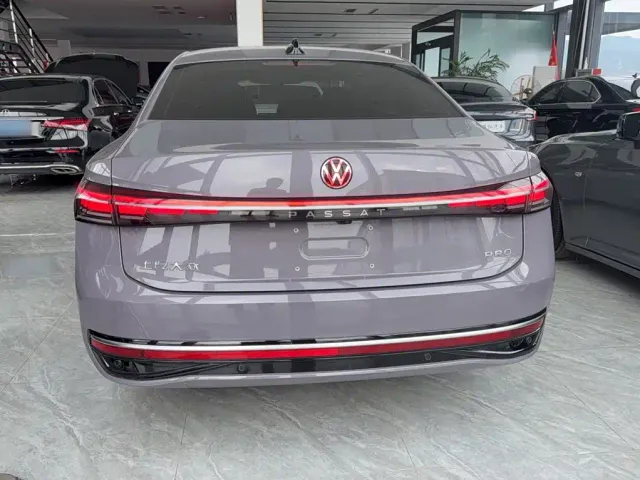 Volkswagen Passat — Фото автомобиля 7