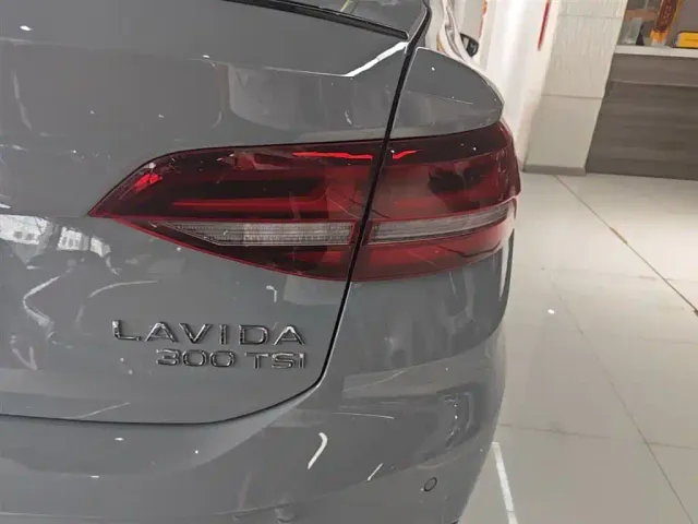 Volkswagen Lavida — Фото автомобиля 7
