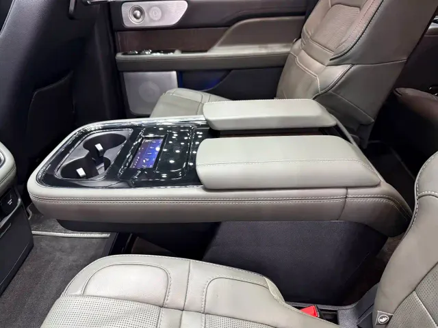 Lincoln Navigator — Фото автомобиля 17