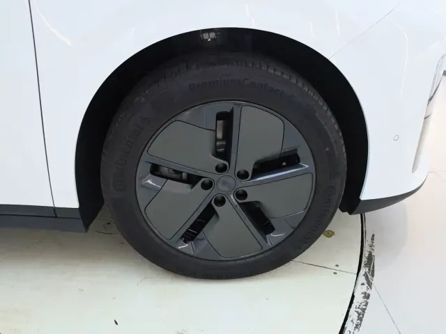 Li Auto i8 — Фото автомобиля 9