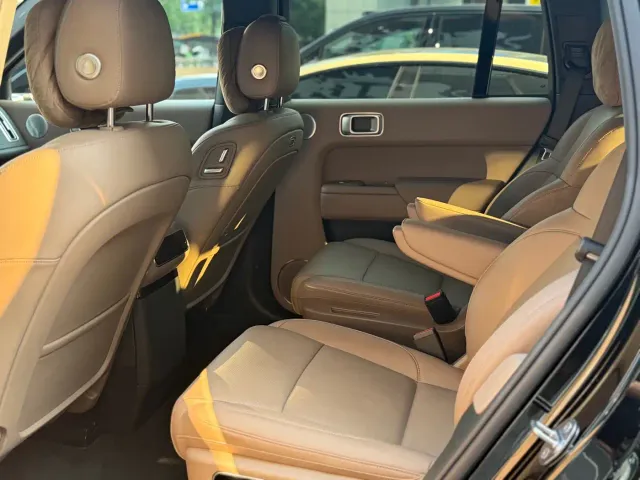Li Auto L8 — Фото автомобиля 5
