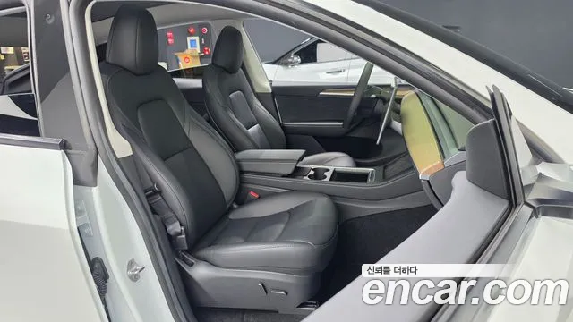 Tesla Model Y — Фото автомобиля 26