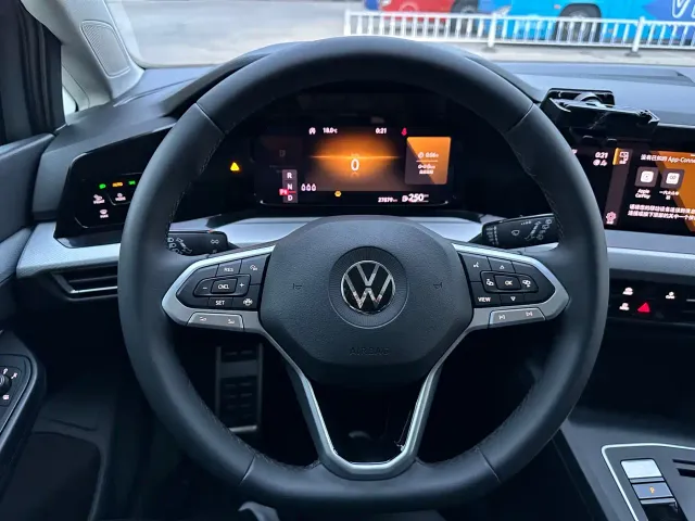 Volkswagen Golf — Фото автомобиля 7