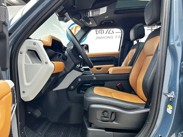 Land Rover Defender — Фото автомобиля 11
