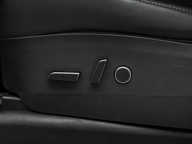 Tesla Model Y — Фото автомобиля 13