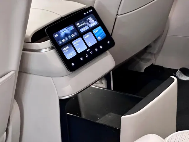Nio ES8 — Фото автомобиля 28