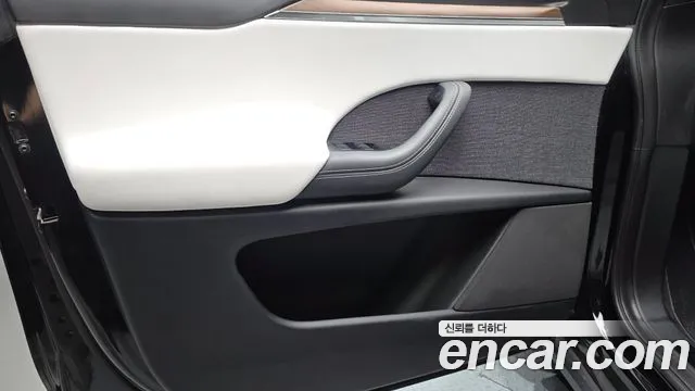 Tesla Model X — Фото автомобиля 24
