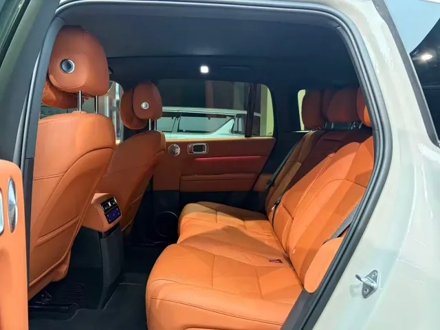 Li Auto L6 — Фото автомобиля 7