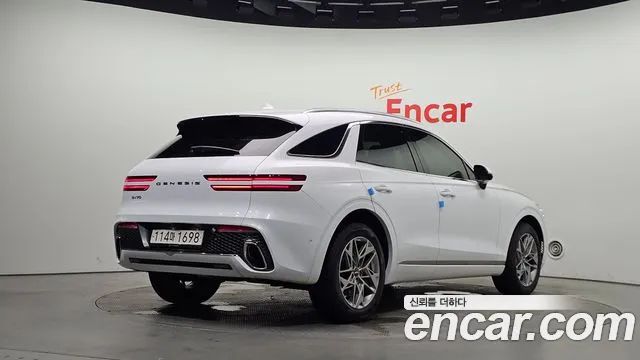 Genesis GV70 2.5T Бензин 2WD — Фото автомобиля 2