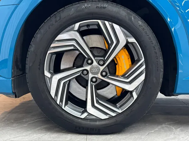Audi e-tron — Фото автомобиля 18