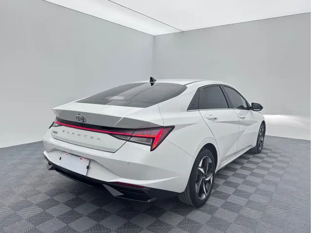 Hyundai Elantra — Фото автомобиля 6