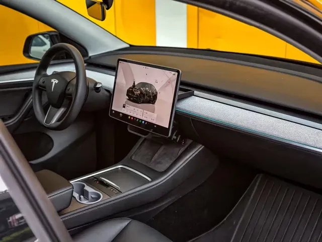 Tesla Model Y — Фото автомобиля 8