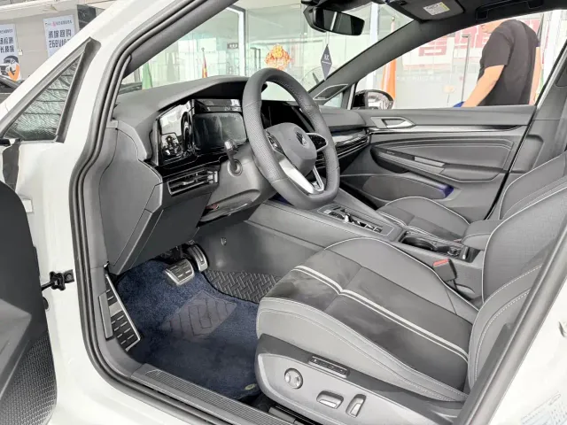 Volkswagen Golf — Фото автомобиля 4