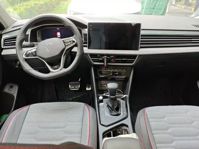 Volkswagen Tiguan L — Фото автомобиля 10